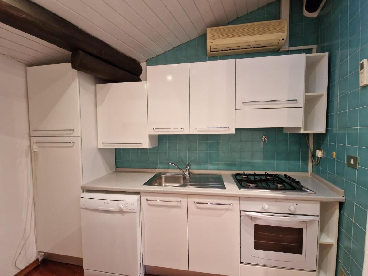 Lovely One-Bedroom Attic In An Ancient Village Болонья Экстерьер фото